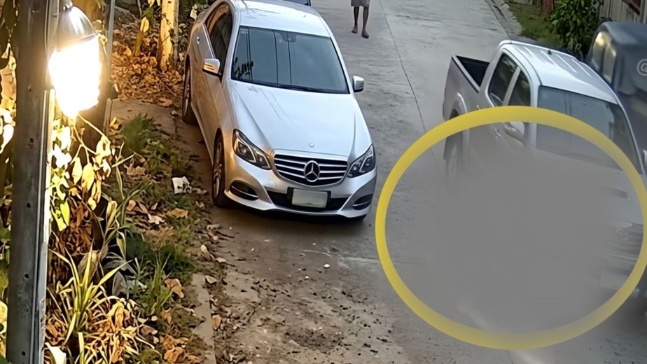 Horror en Morón: la arrastraron 20 metros desde un auto en un violento robo y quedó todo grabado.