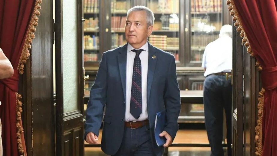 Carlos Damasco, ER.