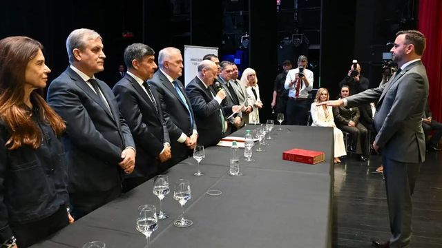 Fernando Juri acompañó a Osvaldo Jaldo, Miguel Acevedo y Washington Navarro Dávila en la ceremonia.