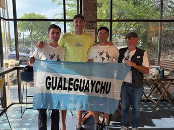 De Entre Ríos al Mundial: tres ciclistas vivieron un encuentro soñado con Manu Ginóbili en plena travesía