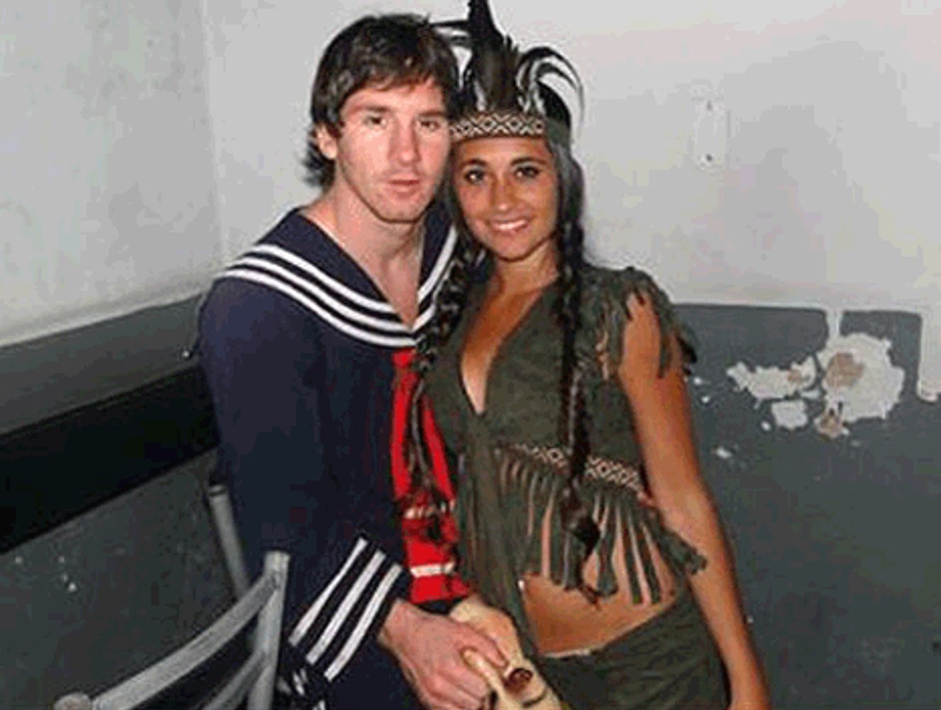 Messi disfrazado de Quico junto a Antonela.