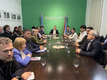 Paritaria al rojo vivo: la oferta salarial del Gobierno encendió a los gremios y la discusión no se destraba