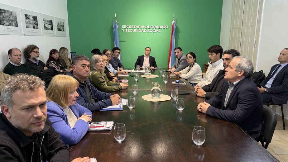 Paritaria al rojo vivo: la oferta salarial del Gobierno encendió a los gremios y la discusión no se destraba