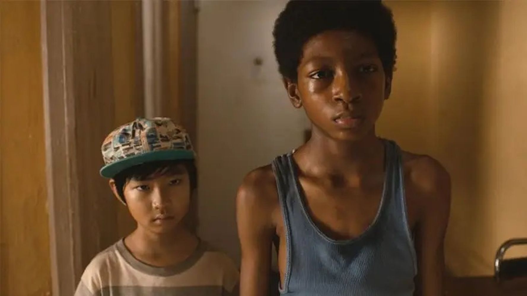 La película emociona con una historia intensa sobre amistad, miedo y supervivencia en las calles de Brooklyn.