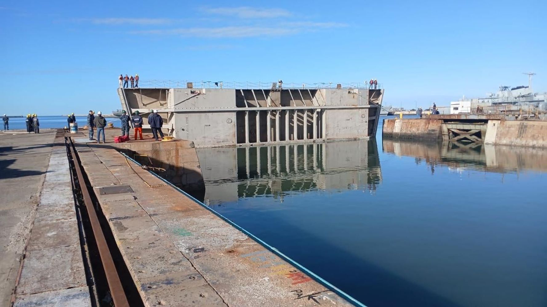 Pusieron en operación la compuerta del Dique Nº 2 en Puerto Belgrano