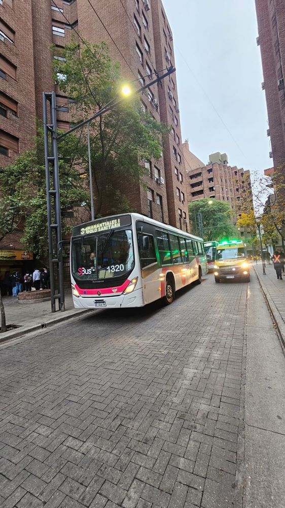 Una ambulancia llegó al sector.
