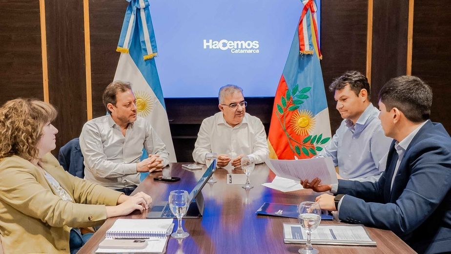 Catamarca garantiza transporte escolar y jornada completa en Andalgalá