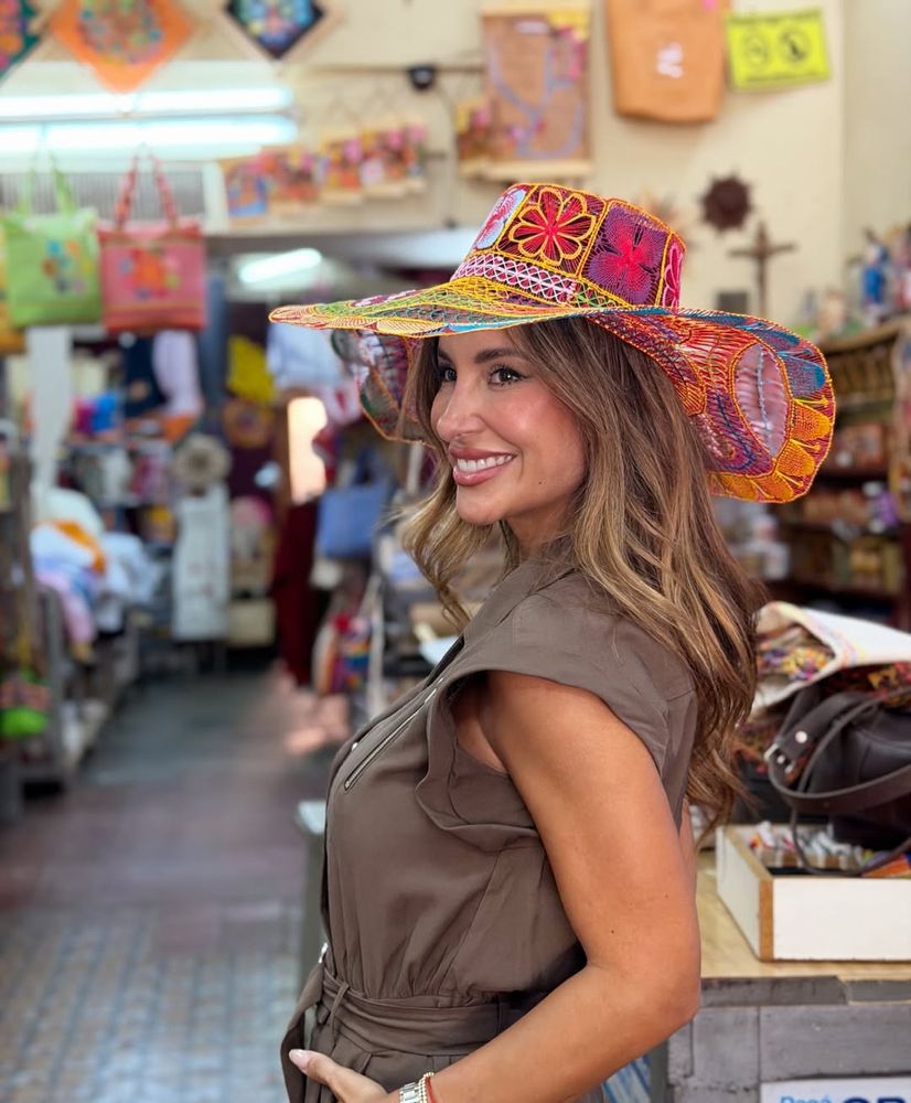 Abanico y sombrero: Lourdes Sánchez eligió un look con ultra estilo y se llevó todos los likes: "Cultura paraguaya"