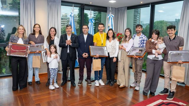 Acevedo distinguió a Ciclistas tucumanos destacados a nivel mundial y nacional