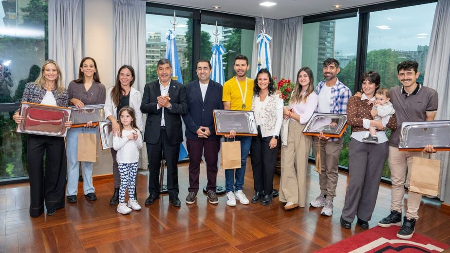 Acevedo distinguió a Ciclistas tucumanos destacados a nivel mundial y nacional