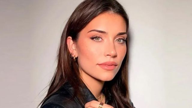 Desde Tailandia, Eva De Dominici deslumbró con una túnica en colores pasteles y marcó tendencia