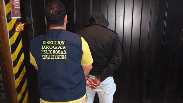 Posadas: detuvieron a tres policías acusados de pedir coimas para favorecer a un comerciante en una causa.