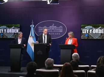 El Gobierno montó otro amplio operativo de respaldo a Adorni, pero no sale del atolladero