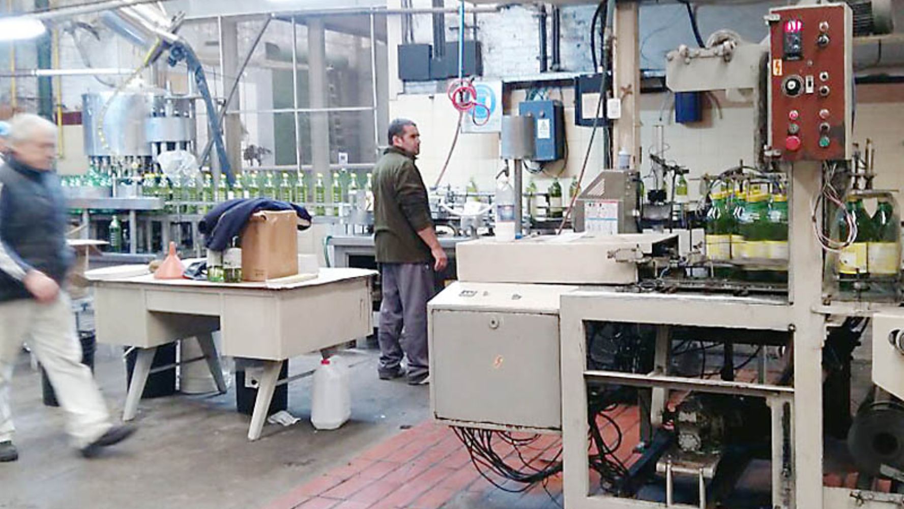 El Gobierno ordenó el desalojo de la fábrica de jugos Trechel