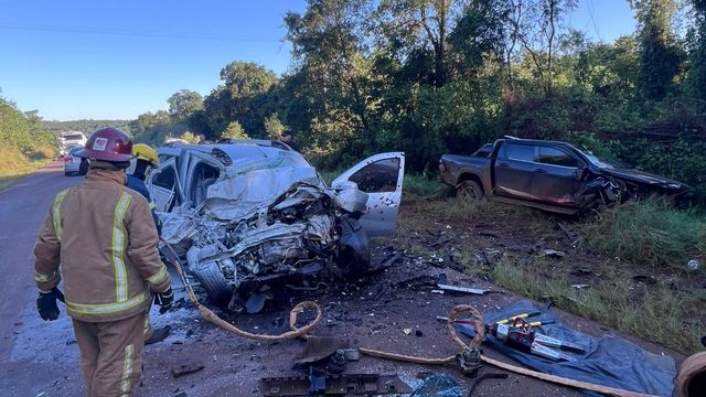 Choque frontal en El Alcázar: dos conductores terminaron hospitalizados y cortaron el tránsito.
