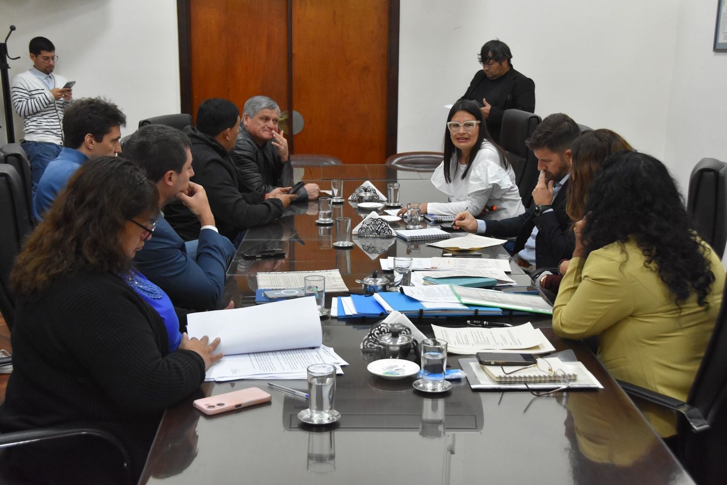 Presidida por la diputada Noemí Isasmendi, la comisión de Obras y Servicios Públicos analizó tres iniciativas legislativas en materia de infraestructura urbana, seguridad vial y obra pública provincial.