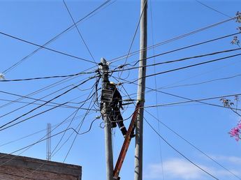 Contaminación: una ley obligaría en Jujuy a que las empresas retiren el cableado aéreo en desuso