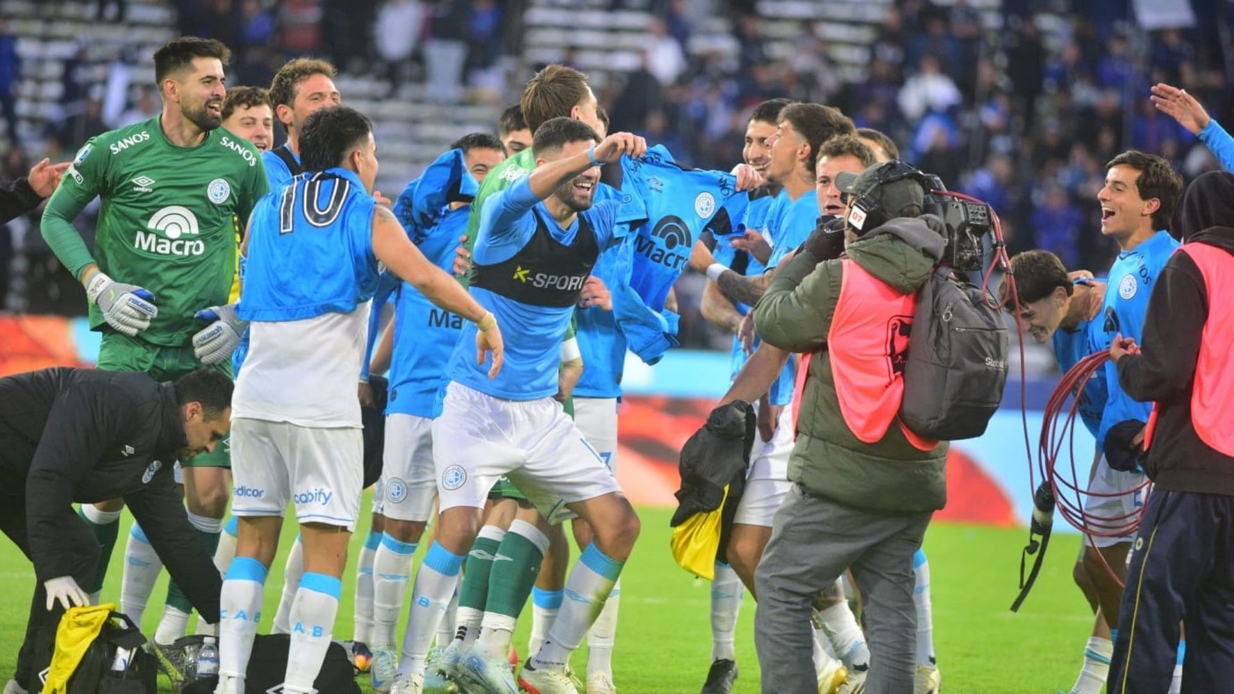 Belgrano celebró en el Kempes y todo terminó mal en el campo de juego.