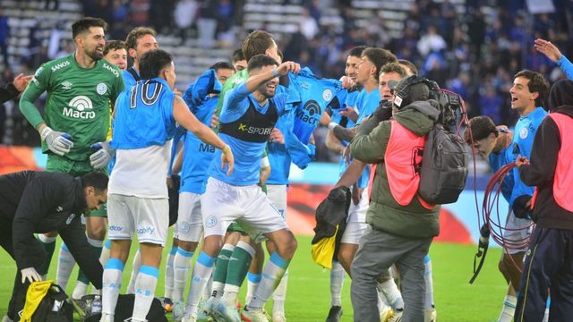 Belgrano celebró en el Kempes y todo terminó mal en el campo de juego.