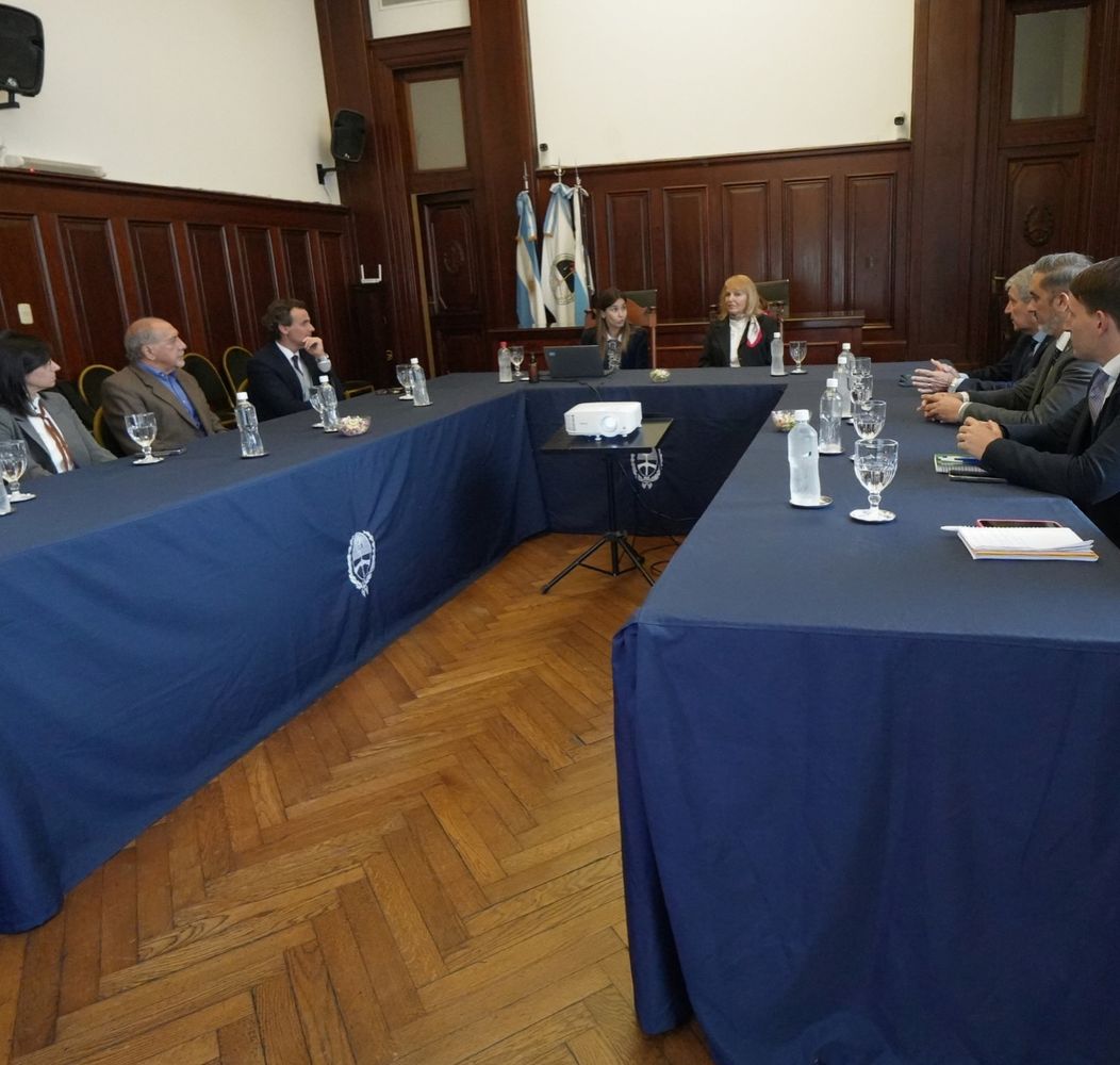 La vocal de la Corte Suprema y la decana de Derecho analizaron la justicia de paz