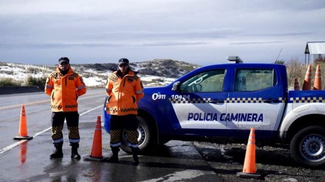 Policía Caminera estableció un corte de tránsito en las Altas Cumbres.
