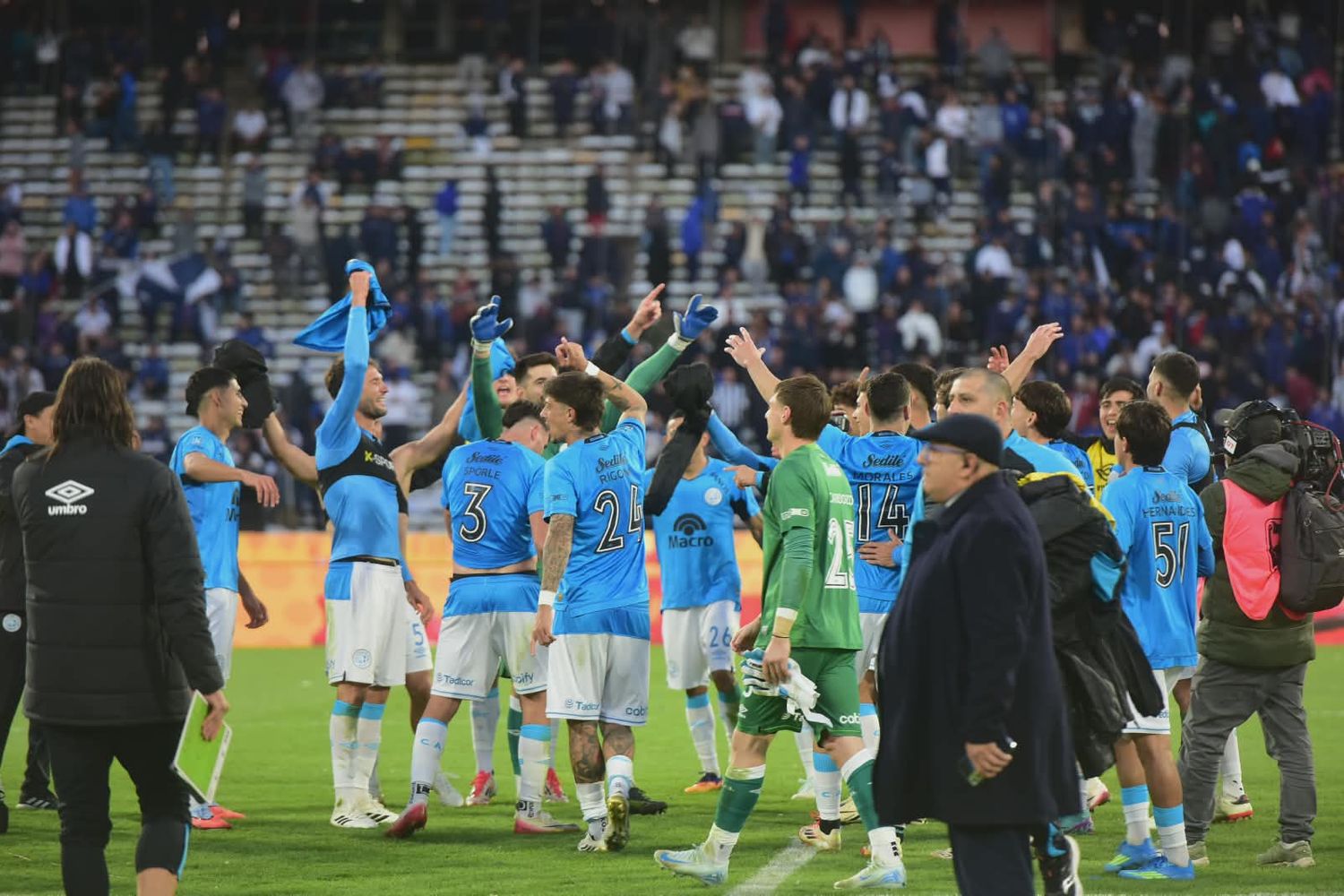 Belgrano siguió los festejos hasta la noche, porque se simplifica su camino para cuartos de final.