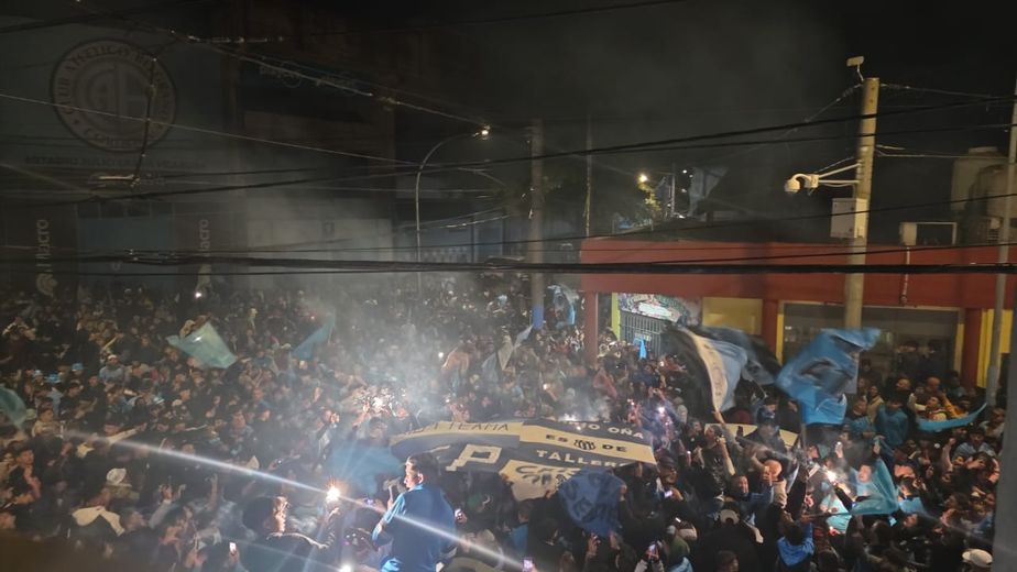 El carnaval que Belgrano desató en Alberdi, la frase fuerte del Luifa Artime y la emoción del "Chino"