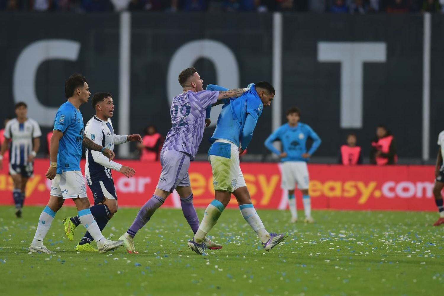 Guido Herrera y Lucas Passerini, dos de las figuras en el clásico, expulsados al final del Talleres-Belgrano.