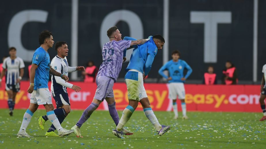 El Talleres-Belgrano terminó con tres expulsados y un final turbulento