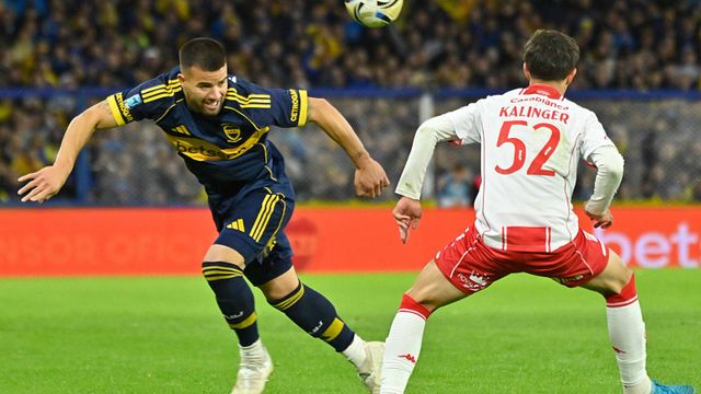 Boca arrancó mal contra Huracán, abajo en el marcador desde el inicio.