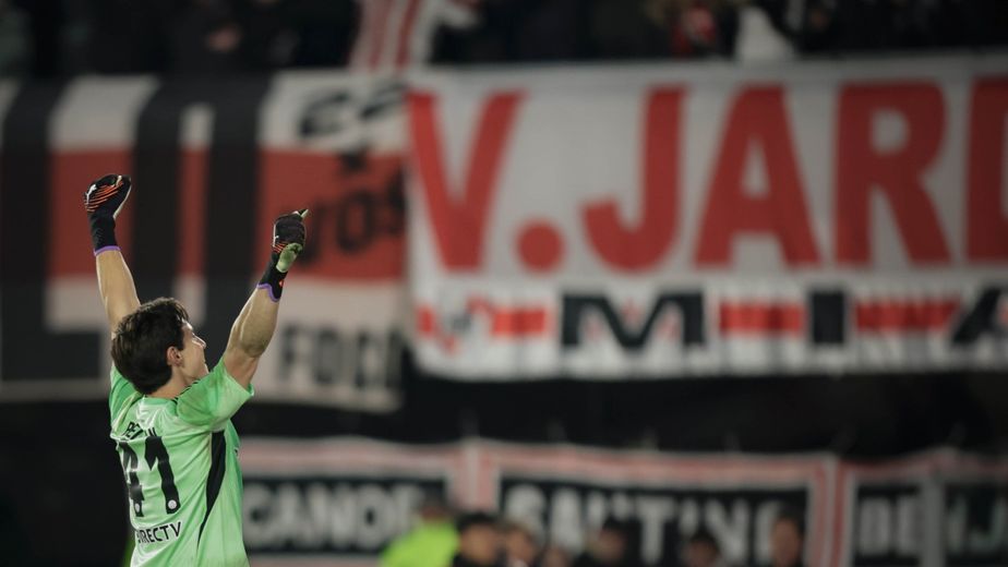 River lo ganó ante San Lorenzo en una definición para el infarto y pasó a cuartos de final