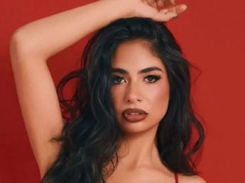 Daniela Celis eligió un look de noche en colores neutros y marcó tendencia con los anteojos de la temporada
