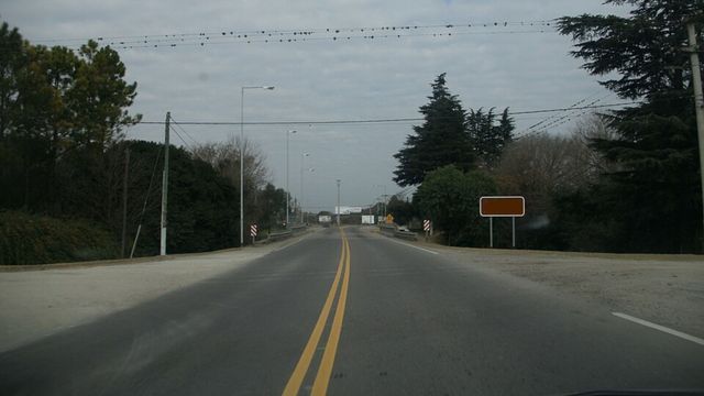 Encontraron el cuerpo de un hombre al costado de una ruta.