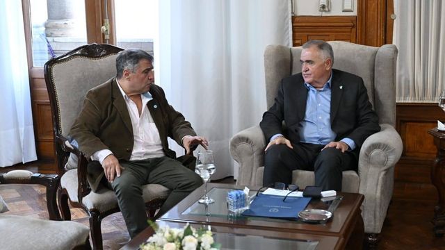 El gobernador Osvaldo Jaldo recibió al legislador Carlos Gallia para analizar la situación económica y social del departamento Lules.