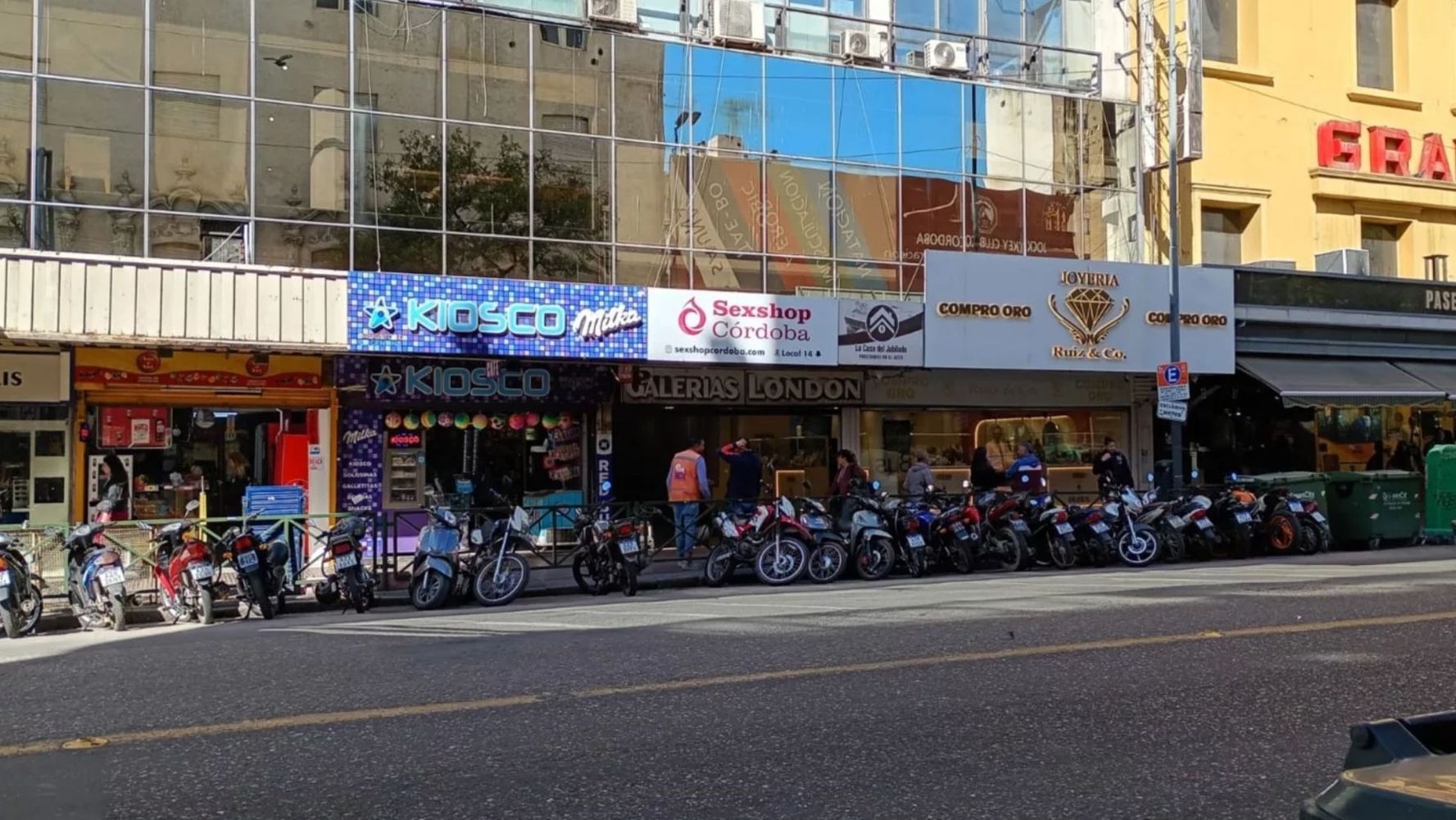 Una reconocida galería comercial de Córdoba está en venta.
