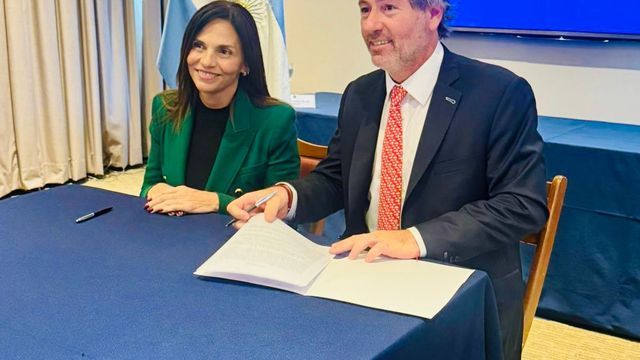 La firma se realizó en Buenos Aires, durante una jornada encabezada por el ministro de Justicia de la Nación, Juan Bautista Mahiques.