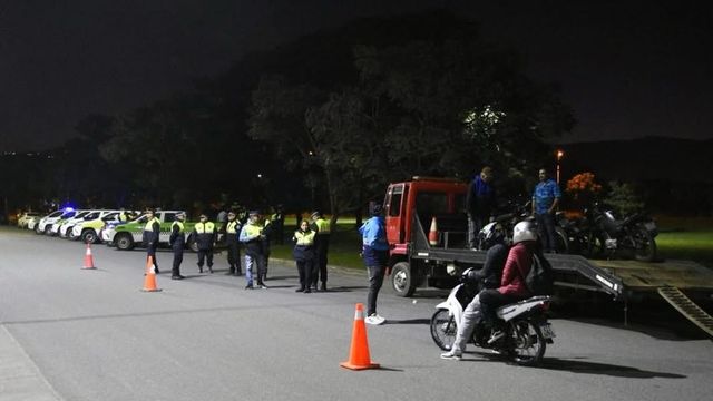 El procedimiento estuvo a cargo de la Unidad Regional Norte y permitió la aprehensión de seis personas por atentado y resistencia a la autoridad.
