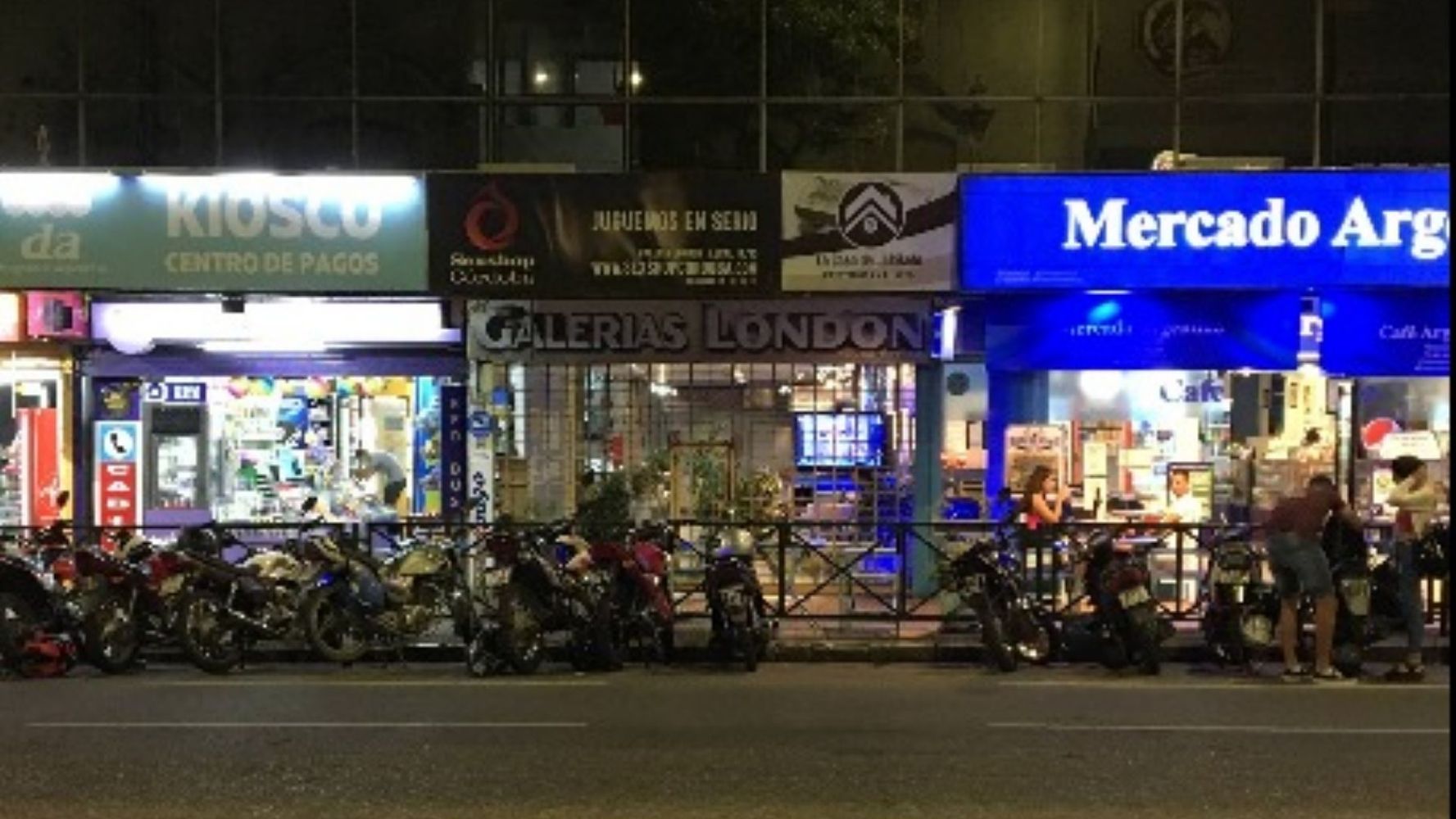 Una reconocida galería comercial de Córdoba está en venta.