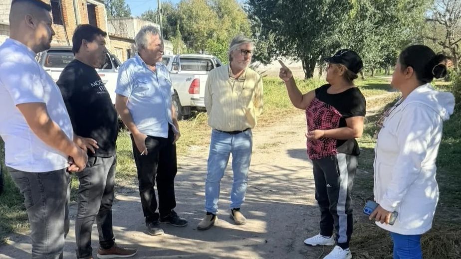Vecinos y funcionarios encaminan gestiones por el acceso al agua potable en asentamientos
