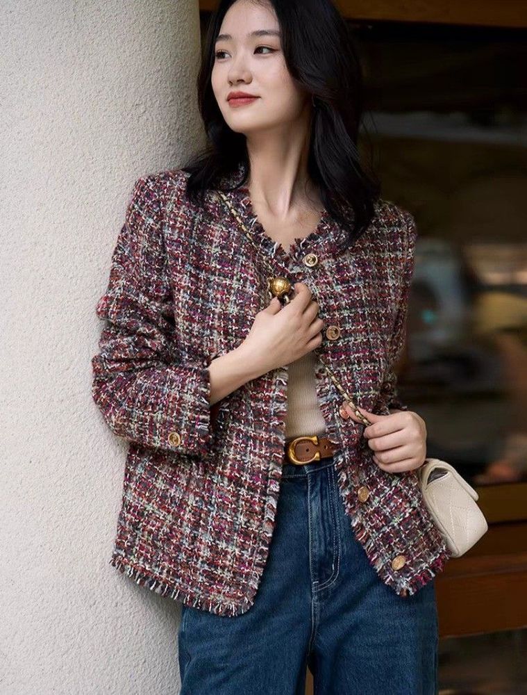 El tweed deja atrás su costado más formal y se adapta al streetwear contemporáneo.