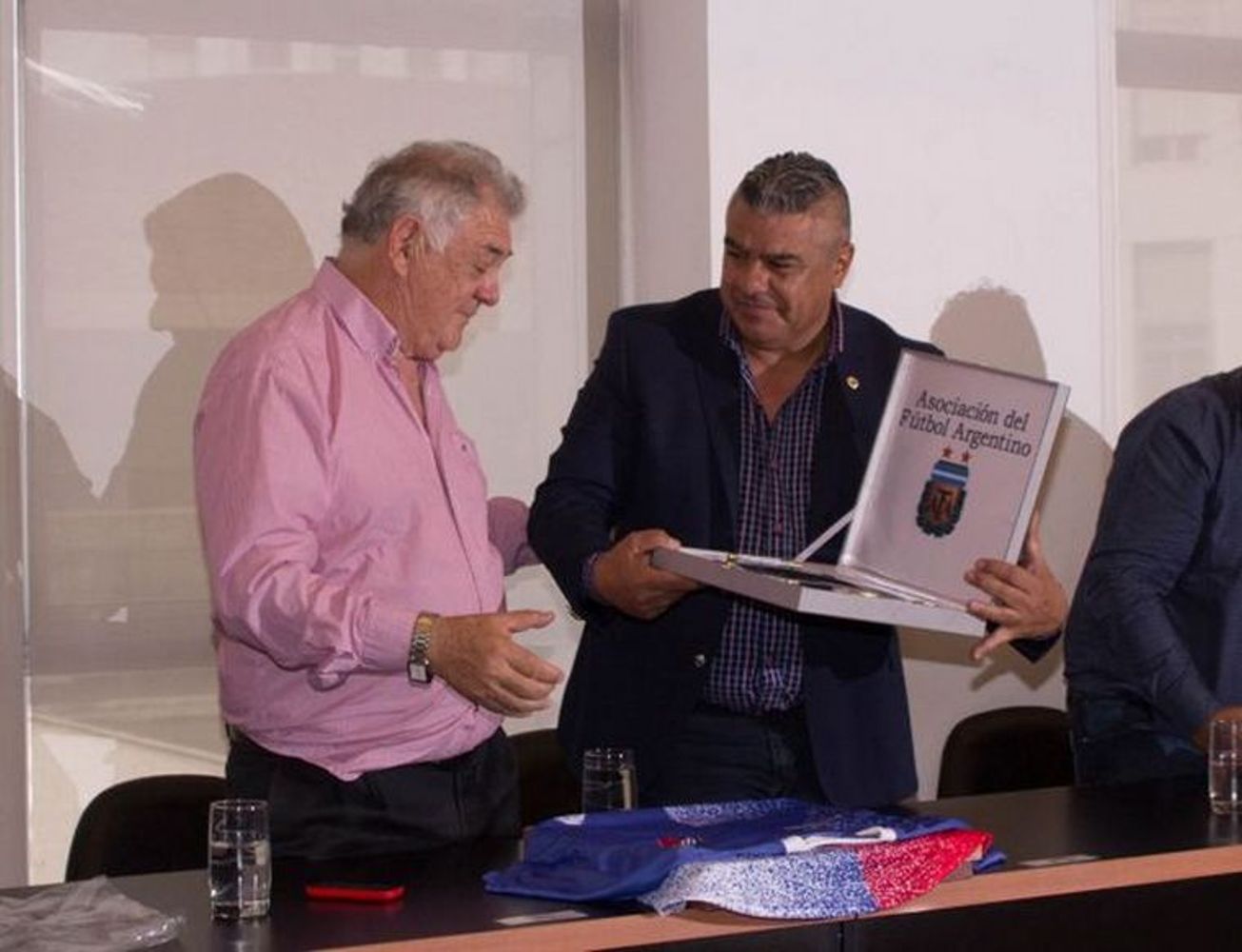 Emeterio Farías y el fuerte vínculo con "Chiqui" Tapia.