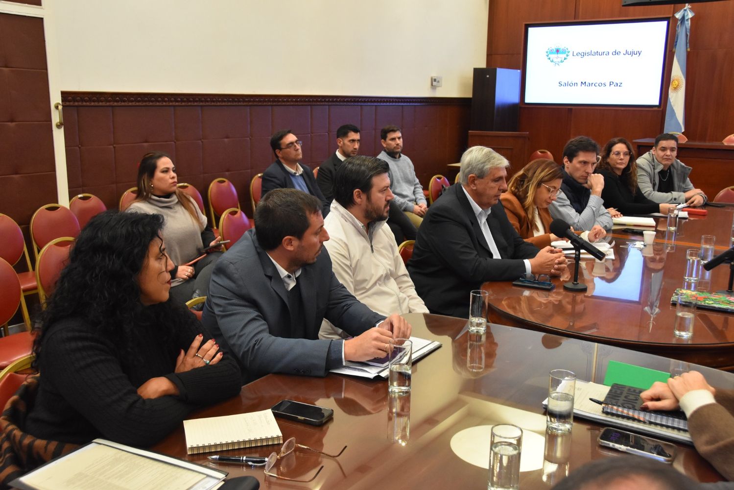 En el salón "Marcos Paz", presidida por el diputado Carlos Haquim la Comisión de Economía recibió a directivos de entidades empresariales de la provincia para abordar las problemáticas que afectan al sector productivo.