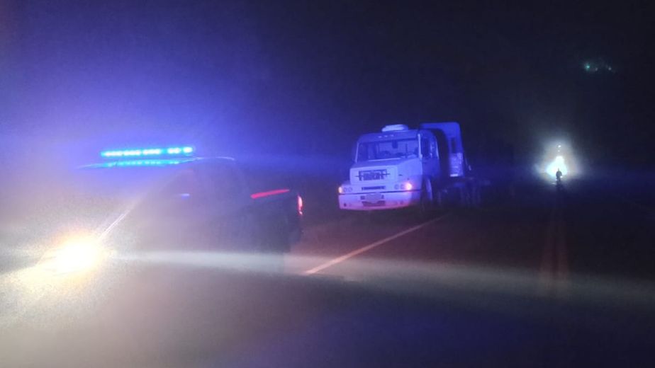 Un camionero sufrió quemaduras al intentar reparar una falla mecánica sobre la Ruta 12