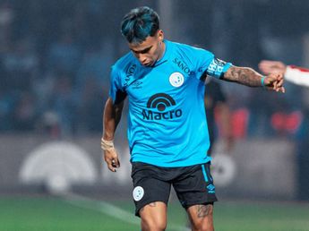 Sin rencores: el saludo de Lucas Zelarayán a Ricardo Zielinski cuando lo sacó faltando 15'