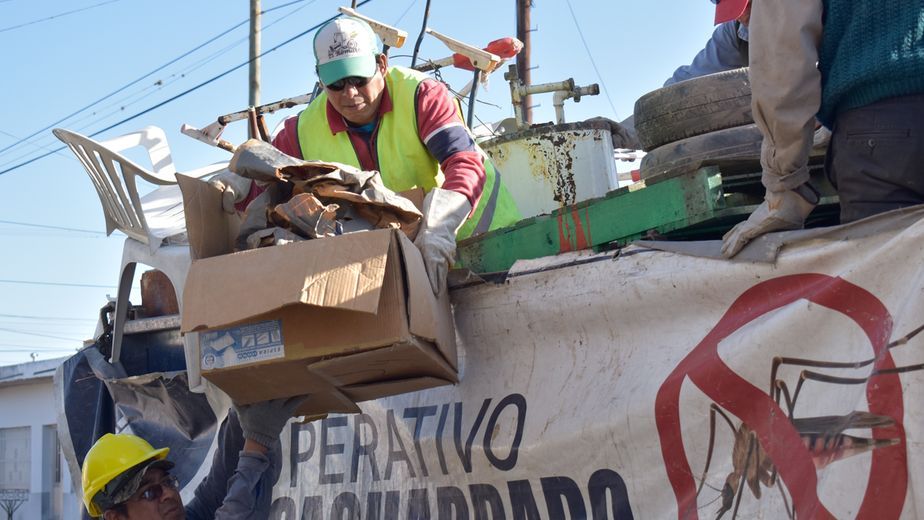 La principal medida preventiva contra la infección es el descacharrado, para erradicar criaderos del mosquito Aedes Aegypti que transmite dengue, zika y chikungunya.