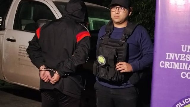 El sospechoso fue detenido a pocas cuadras del lugar donde apareció la camioneta, en el cruce de Inca Garcilaso y Rufino Cossio.