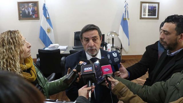 El ministro de Salud pidió ventilar los hogares calefaccionados y reforzar el cuidado de los niños y los adultos mayores.