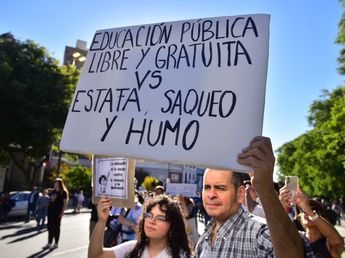Marcha universitaria en Córdoba: miles de personas reclamaron más presupuesto y mejoras salariales