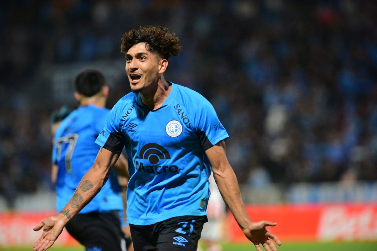 Festejo del gol de Adrián Sánchez de Belgrano ante Unión