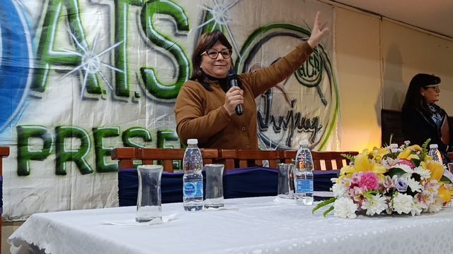En el Día de la Enfermería, Viviana López, secretaria general de ATSA, destacó la importancia de la capacitación permanente y los avances logrados para el personal de salud en Jujuy.